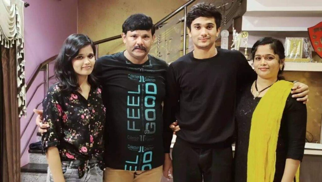 Nitish Kumar Reddy with Her Family